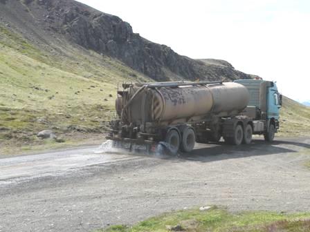 2013-06-21_1303__10012A The dreaded water tanker, along Skogarstrond, Iceland.JPG