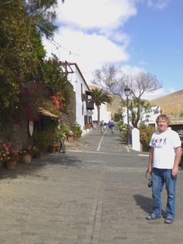 2014-02-07_1402__2330R Adrian in Betancuria, Fuerteventura