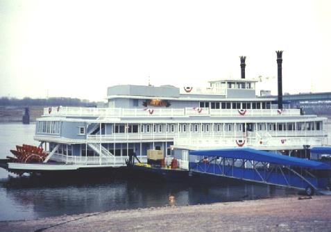 2002-01-29 4 Riverboat on the Mississippi, St Louis, Missouri