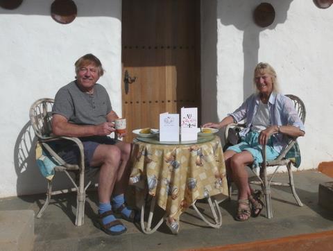 2014-02-14_1020__12572A Adrian & Rosie having elevenses on the 