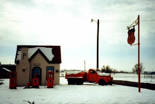 2002-02-06 1 Old 'gas' station in the snow, McLean, Texas